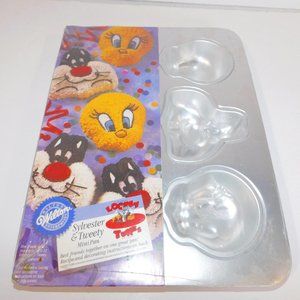 Vintage 1994 Wilton Looney Tunes Sylvester & Tweety Bird Mini Cake Pan - Unused